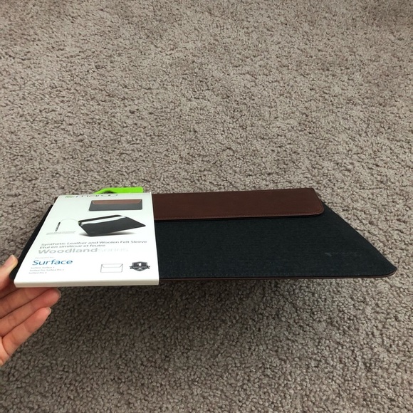 Maroo Surface Synthetic Leather and Woolen Felt Sleeve - Picture 10 of 11